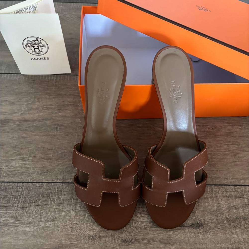 Hermes Oasis sandal size 38. Brown leather